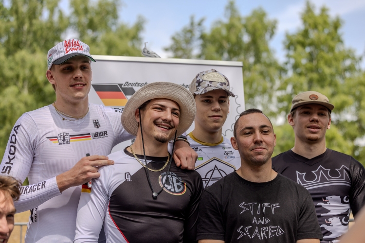 Freunde und Sieger klein